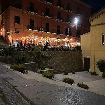 La Trinacria *